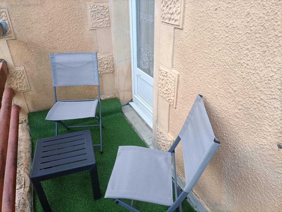 ++++ 70m2 Avec Balcon, A 200 M Et Rue Pietonne A 300 M ++++ Appartement *