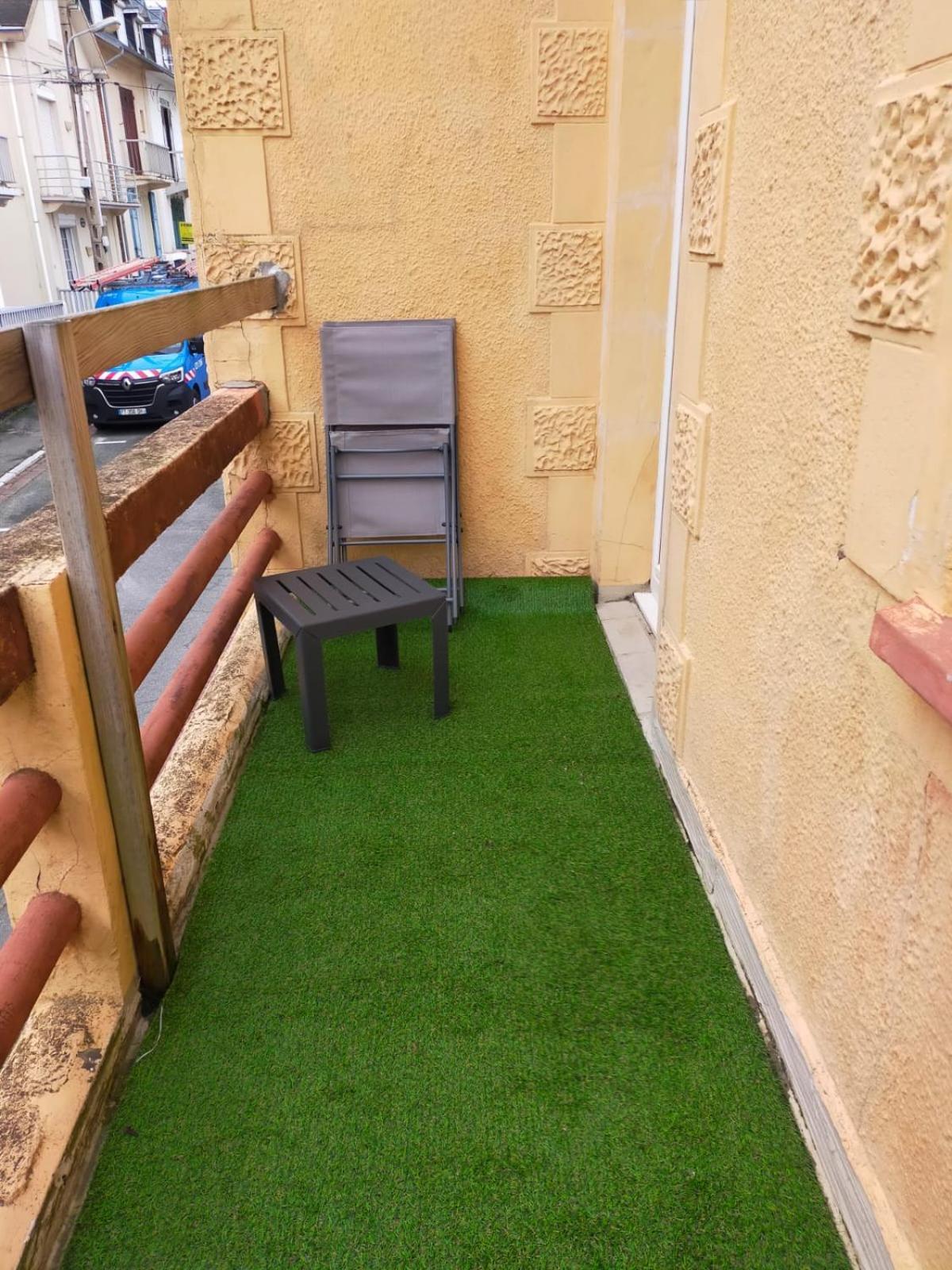 ++++ 70m2 Avec Balcon, A 200 M Et Rue Pietonne A 300 M ++++ *